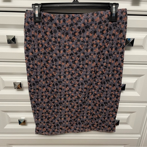 1.STATE Ditsy Drift Ruched Mini Skirt | Size S - Picture 7 of 11